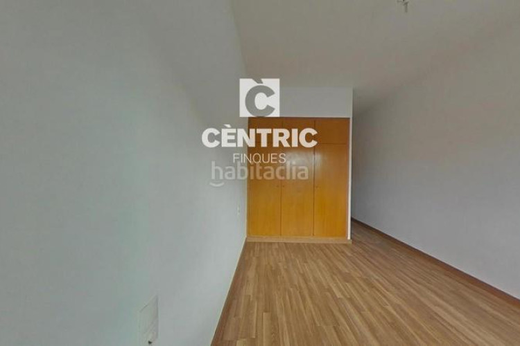 Piso oportunidad inversión. piso grande con 4 habitaciones perfecto para familias numerosas! en Terrassa