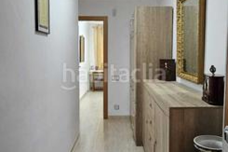 Piso  en planta baja totalmente actualizado 3 hb. con patio y parking en Terrassa
