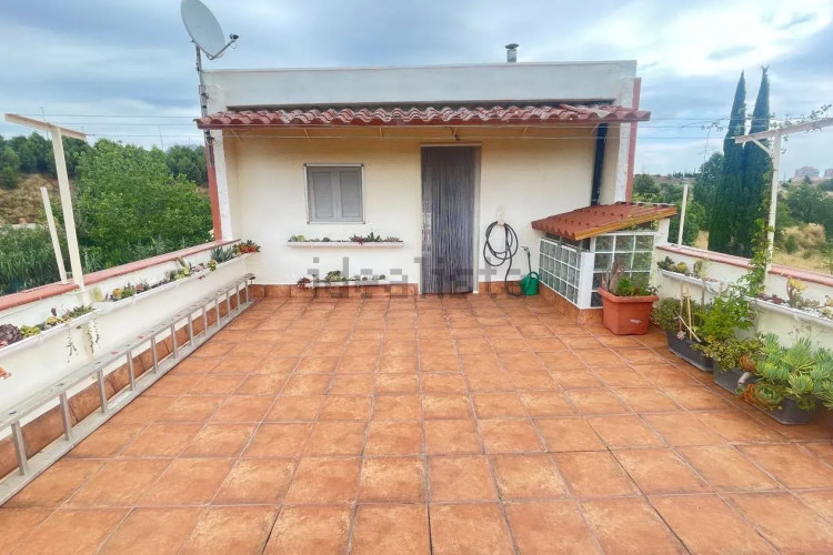 Casa independiente en carretera de Rellinars