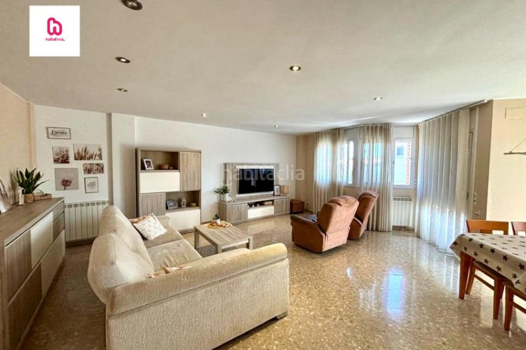 Piso  5 habitaciones con terraza balcón y lavadero para entrar a vivir en Terrassa