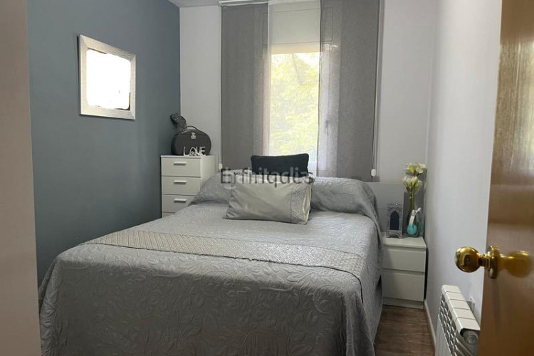 Piso se vende piso en zona comercial con todo tipo de transporte publico en Terrassa