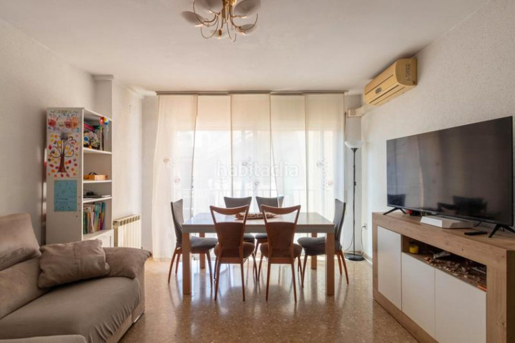 Dúplex zona centro. luminoso ático dúplex de 3habs. + 2lav. + terraza en Terrassa