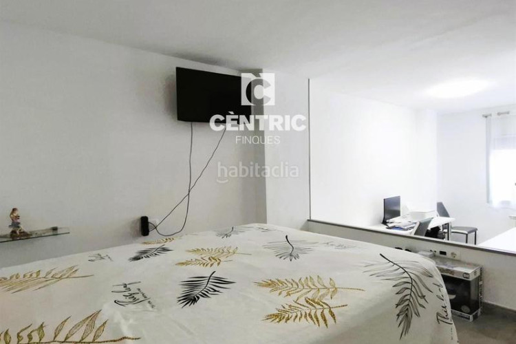 Piso planta baja seminueva de 3 hab con patio 60 m2 sur en francesc macia en Terrassa