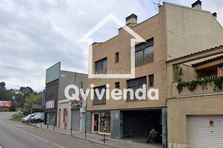 Dúplex  ocupado con patio en Roc Blanc Terrassa