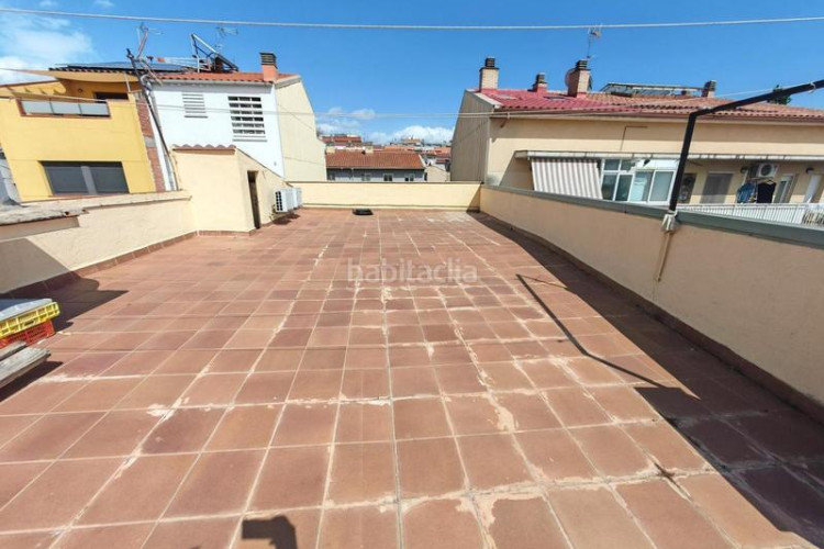 Casa  ideal para dos familias con gran patio y terraza en la gripia en Terrassa