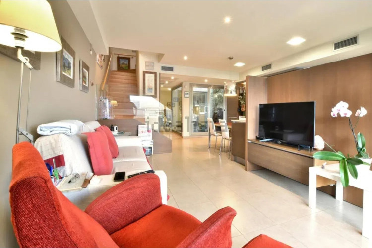 Chalet en calle de la Poetessa Caparà