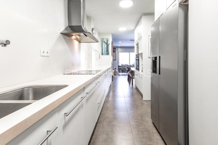 Casa espectacular casa adosada con 2 plazas de garaje en Terrassa