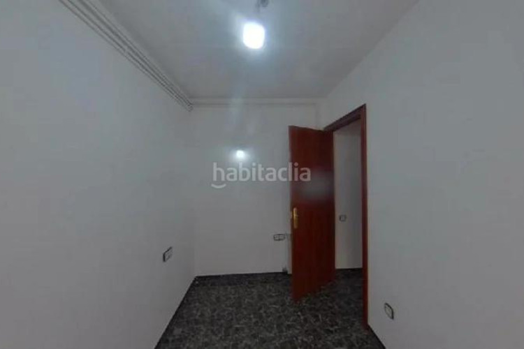 Piso (barcelona). "okupado" (no se puede visitar ni hipotecar). en Terrassa