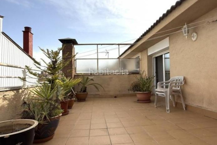 Dúplex  140 m2 de 4 hab mas estudio con 2 terrazas y parking en la plaça lluis companys en Terrassa