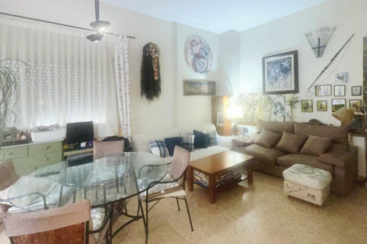 Plau00E7a del Mestre Serrat, Sant Pere