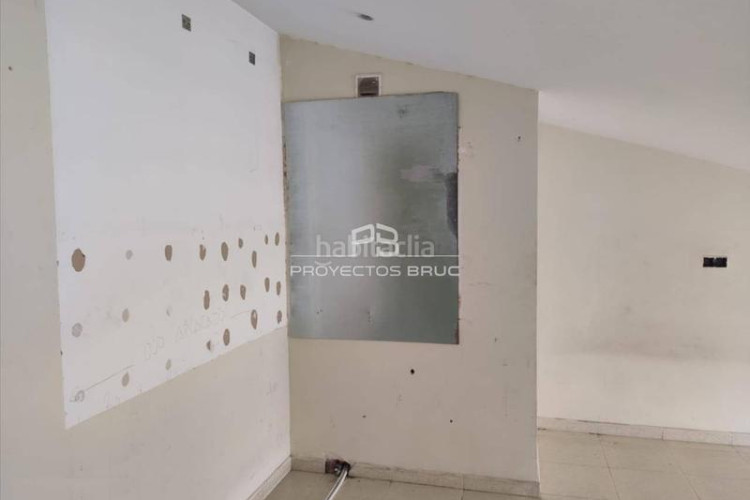 Dúplex  con amplia terraza, parking en venta infórmese en Terrassa