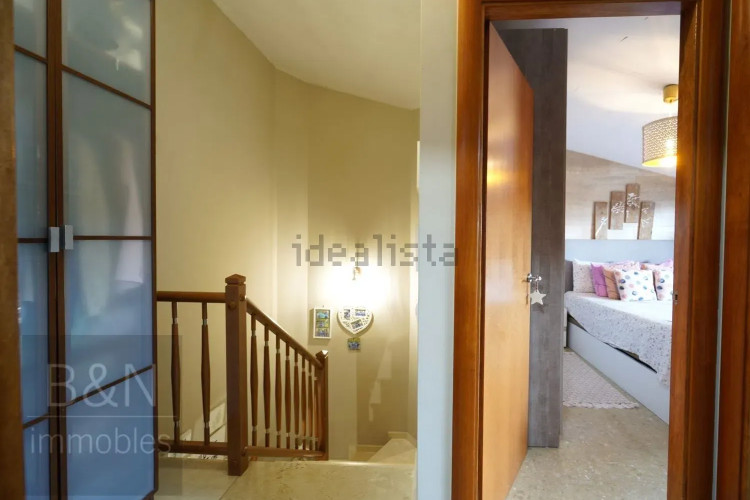 DÚPLEX EN EXCLUSIVA CON TERRAZA PRIVADA Y PLAZA DE GARAJE – UN HOGAR PARA VIVIRLO