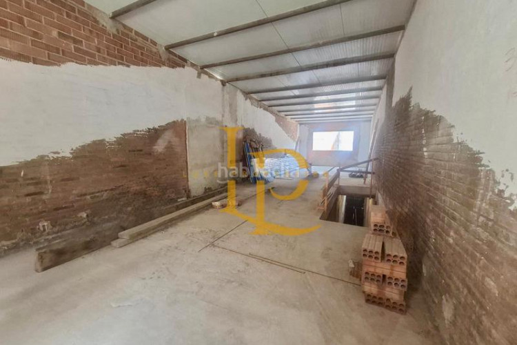 Casa  de pueblo independiente en construccion para acabar a tu gusto en Terrassa