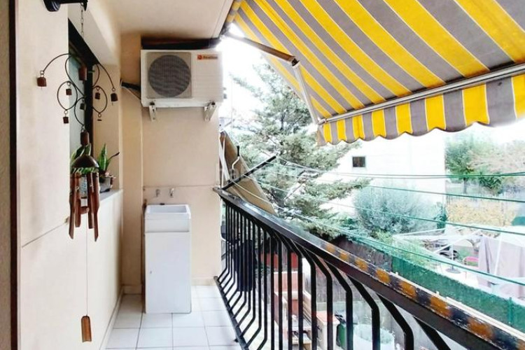 Casa magnifica casa unifamiliar de 230 m2 con 3 hab dobles y gran estudio 55 m2 en Terrassa