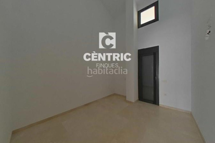 Dúplex piso reformado con 3 habitaciones y alquiler activo inversión con recorrido! en Terrassa