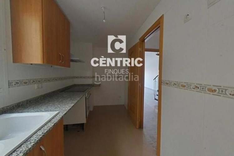 Dúplex piso espacioso con 4 habitaciones gran inversión ! en Terrassa