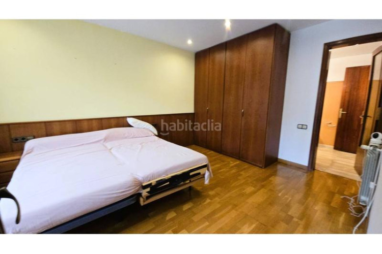 Piso oportunidad piso tipo casa gran garaje y terraza en Terrassa
