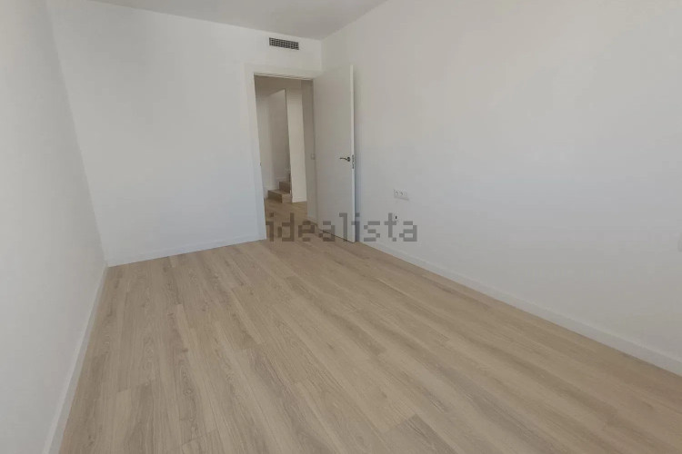 Dúplex en Carrer Transversal, 181