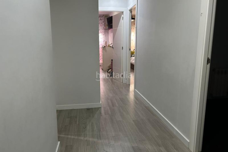 Piso zona grípia. piso de 3habs + 2 lav. + 2 balcones+ pk en Terrassa