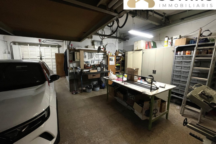 Les Arenes - La Gru00EDpia  Can Montllor