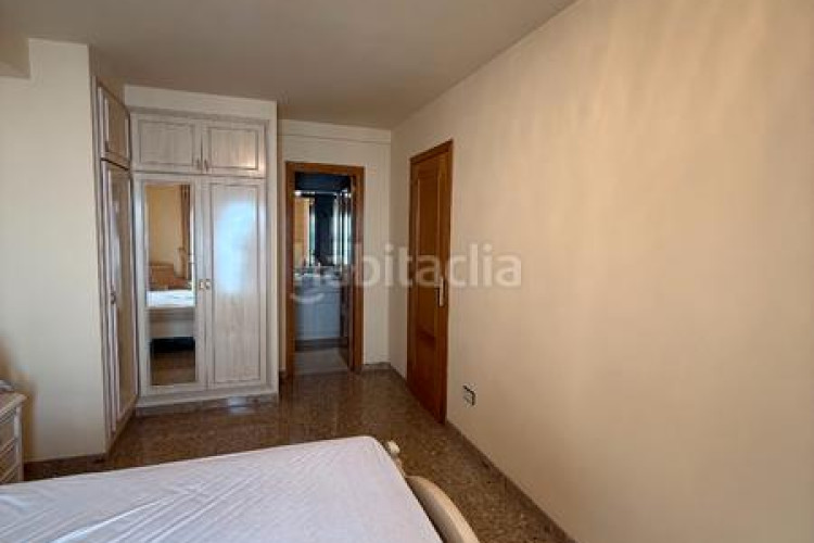 Dúplex ático dúplex, 4 habs.+ 3 wc, ascensor, parking y 2 terrazas. en Terrassa
