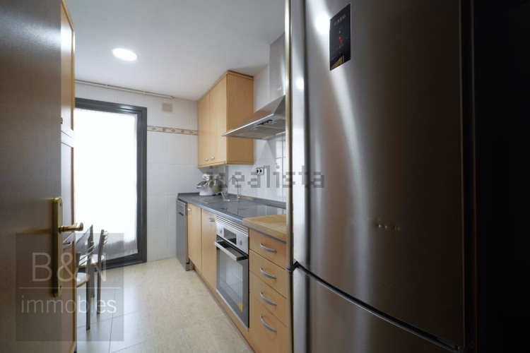 ¡Te vas a enamorar de su carácter! Amplio, luminoso, con zona comunitaria, párquing y trastero.