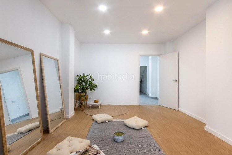 Dúplex vivienda tipo dúplex de 2habs. + garaje + patio. zona Segle XX en Terrassa