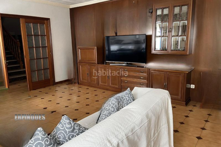 Casa pareada se vende super acogedora casa totalmente toda al exterior. en Terrassa