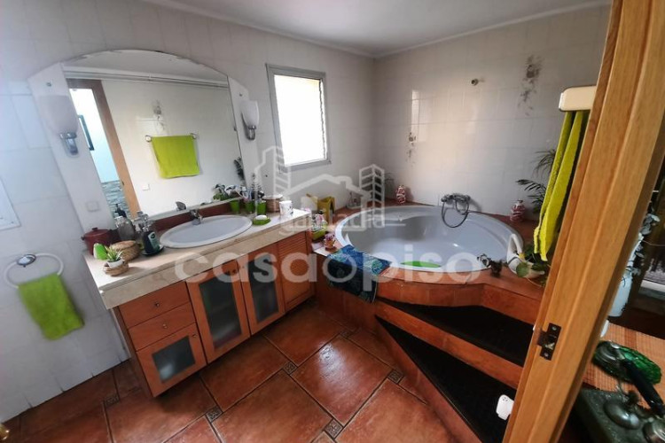 Casa adosada chalet independiente en Les Martines en Terrassa