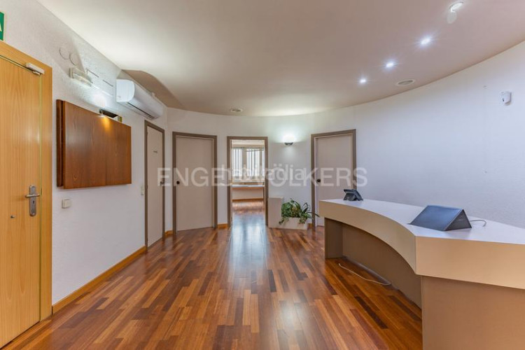 Apartamento gran oportunidad para crear tu hogar en el centro 131m2 en Terrassa