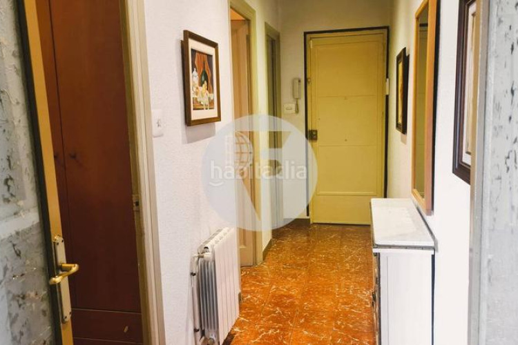 Piso descubre este piso funcional y con mucho potencial! en Terrassa