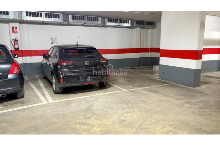 Piso  en venta con balcón a pie de comedor, parking y trastero, listo para entrar a vivir! en Terrassa