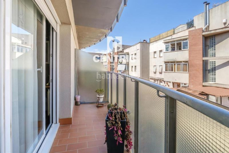 Casa adosada casa de 3 habitaciones en La Maurina Terrassa