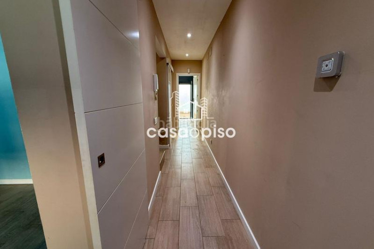 Casa adosada  en ca naurell, 3 dormitorios y 2 baños. buen estado, orientada al sur. perfecta para disfrutar de un hogar acogedor. en Terrassa