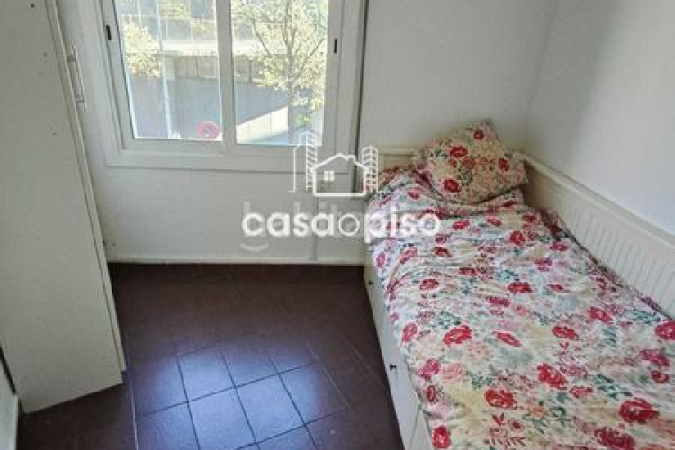 Piso  reformado en La Cogullada 3 dormitorios, 1 baño, todo exterior, cocina individual, con dos balcones uno de 6m y otro de 4m y en Terrassa