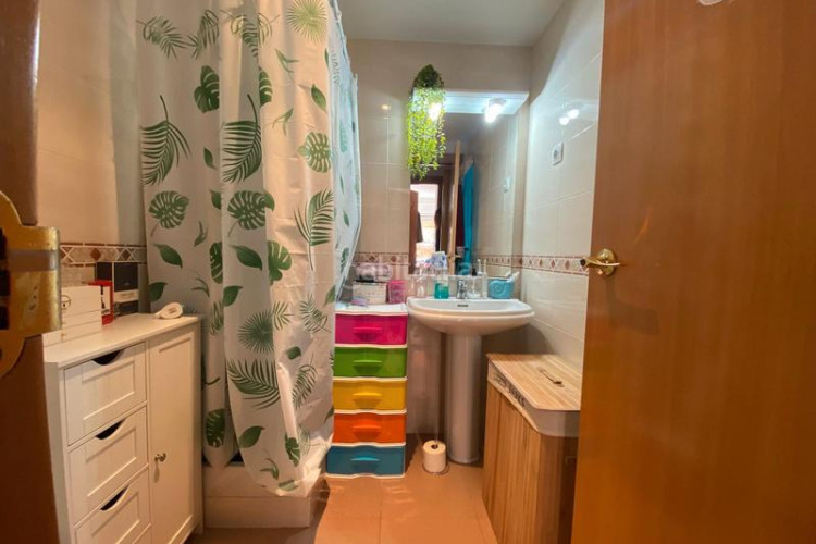 Piso zona de siglo xx. piso de 2habs + 1lav + trastero + pk opcional en Terrassa