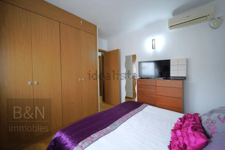 ¡Te vas a enamorar de su carácter! Amplio, luminoso, con zona comunitaria, párquing y trastero.
