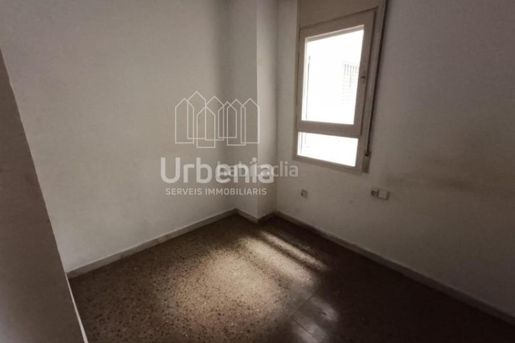 Piso gran piso, 4 habitaciones, genial ubicación en Terrassa