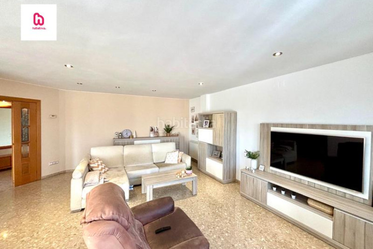 Piso  5 habitaciones con terraza balcón y lavadero para entrar a vivir en Terrassa