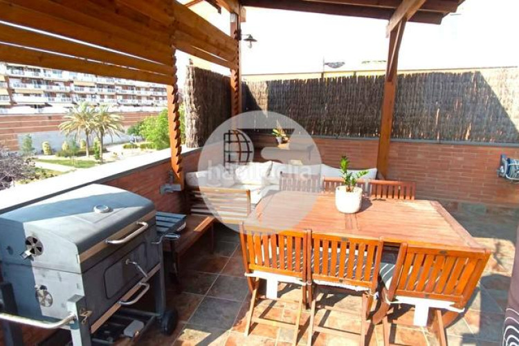 Dúplex  de ensueño en el centro con gran terraza y balcón, 2 plazas de parking y detalles premium en Terrassa