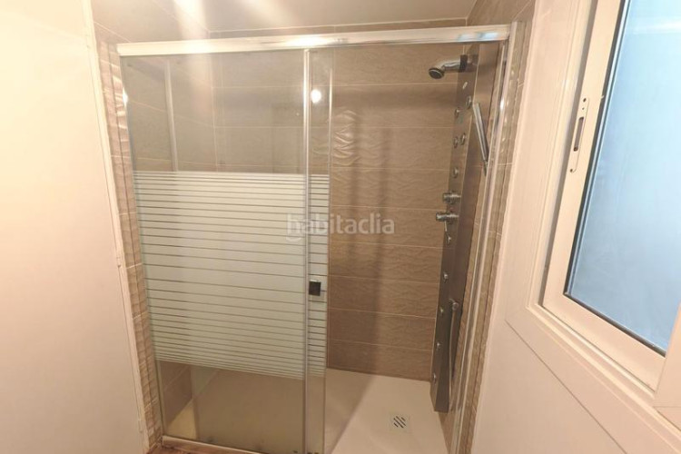 Piso zona centro. luminoso piso de 3habs + 2lav. en Terrassa