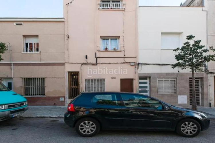 Piso (barcelona). "okupado" (no se puede visitar ni hipotecar). en Terrassa