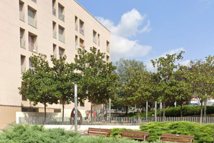 Carrer u010FAtenes, Roc Blanc