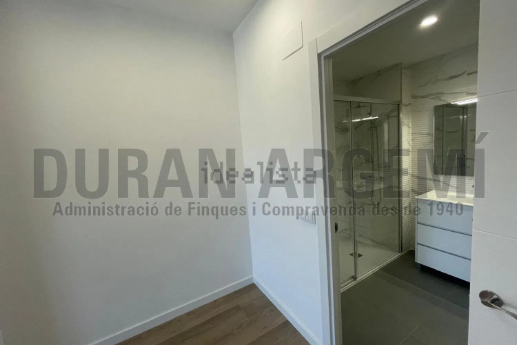 Piso en calle Transversal, 181