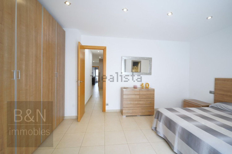 Un hogar reformado, con doble salida exterior y solo un vecino.