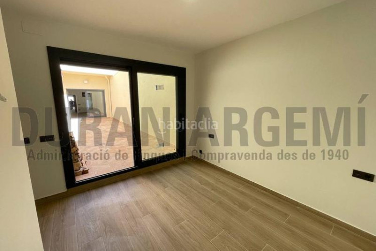 Piso bajos con patio en venta en ca naurell en Ca n'Aurell Terrassa
