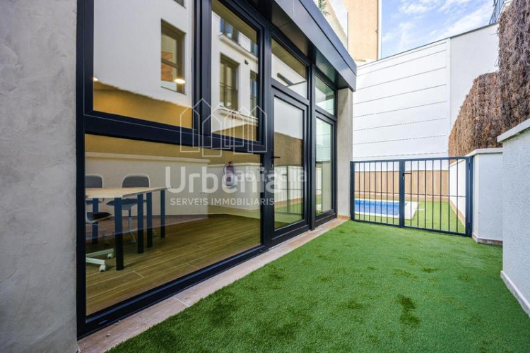 Dúplex luminosos dúplex con terraza con buenas vistas de 3 y 4 dormitorios en Terrassa