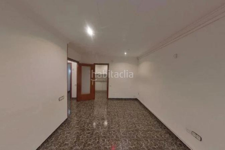 Piso (barcelona). "okupado" (no se puede visitar ni hipotecar). en Terrassa