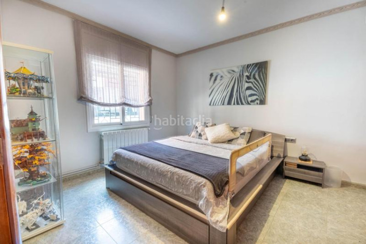 Casa adosada casa para entrar a vivir, con patio y terraza. a 10min. estación renfe este. en Terrassa