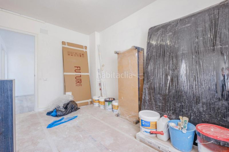 Piso zona de La Cogullada. a 4min a pie de rambla d'egara. luminoso piso de 3habs. + 1lav. reformado a estrenar en Terrassa